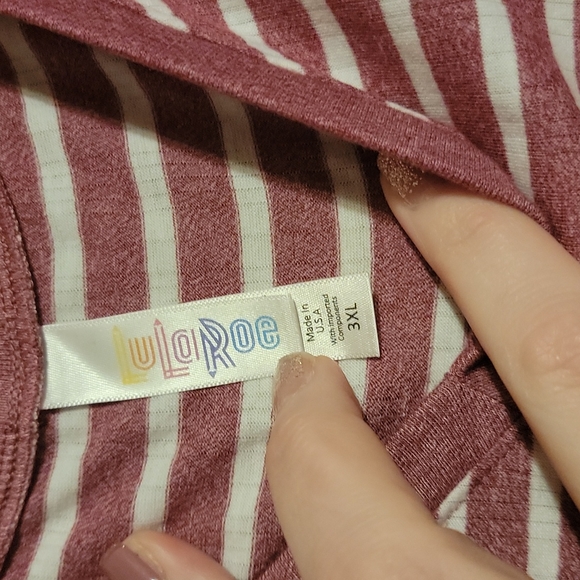 Lularoe size 3x v neck tunic tee - Picture 3 of 3